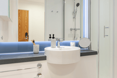 Silver Plus En suite at Ty Nant, 180 High Street, City Centre, Swansea, SA11NE - Image 6